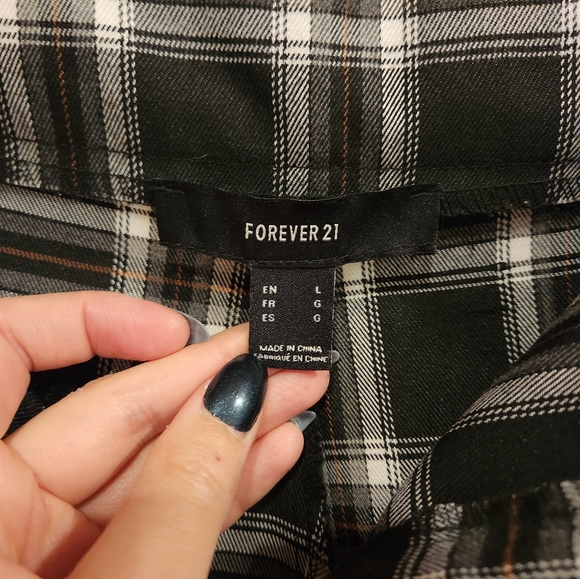 Forever 21 Plaid Cargo Pants - Picture 4 of 4